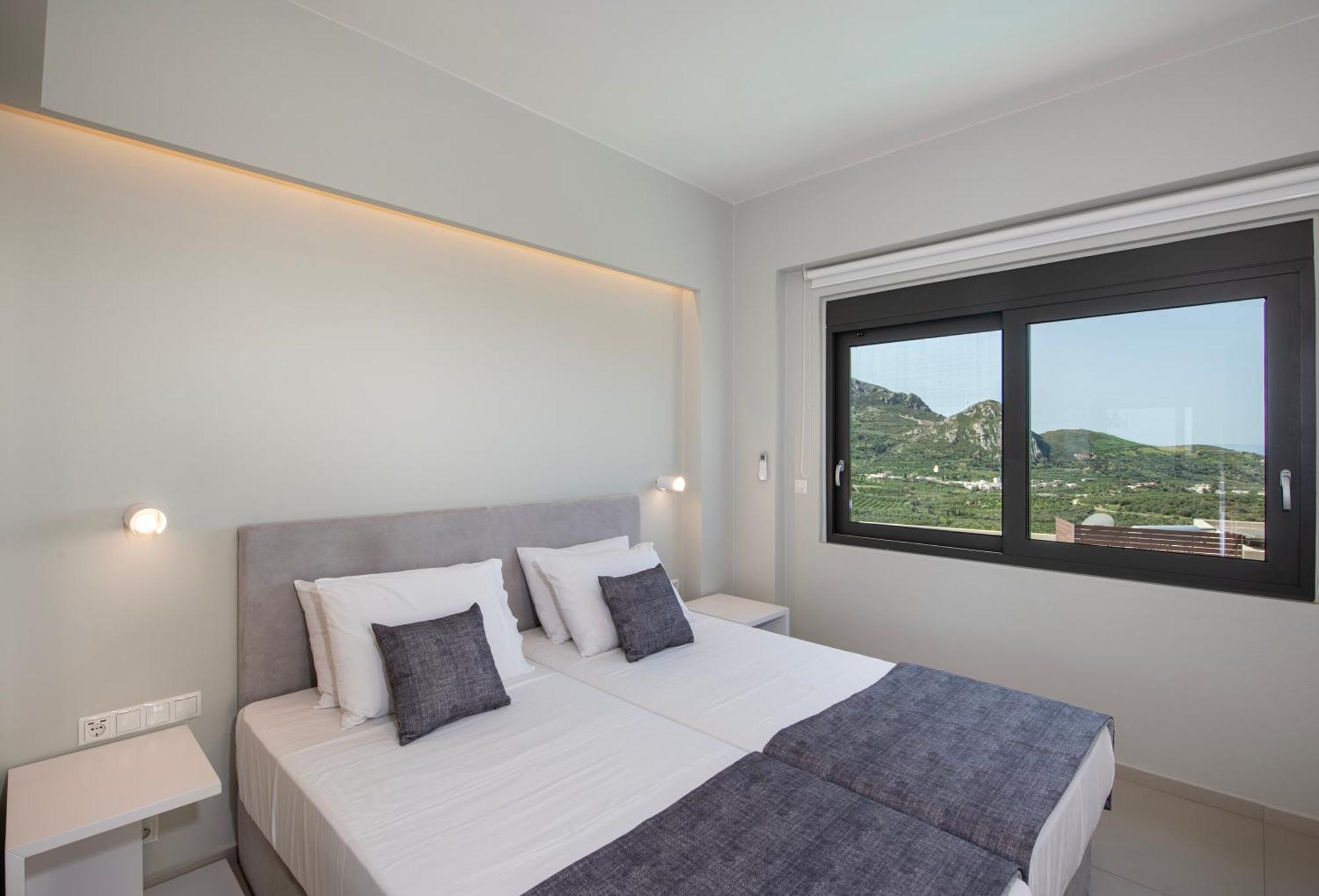 Porti Villas Iraklis Asomatoi Exterior photo