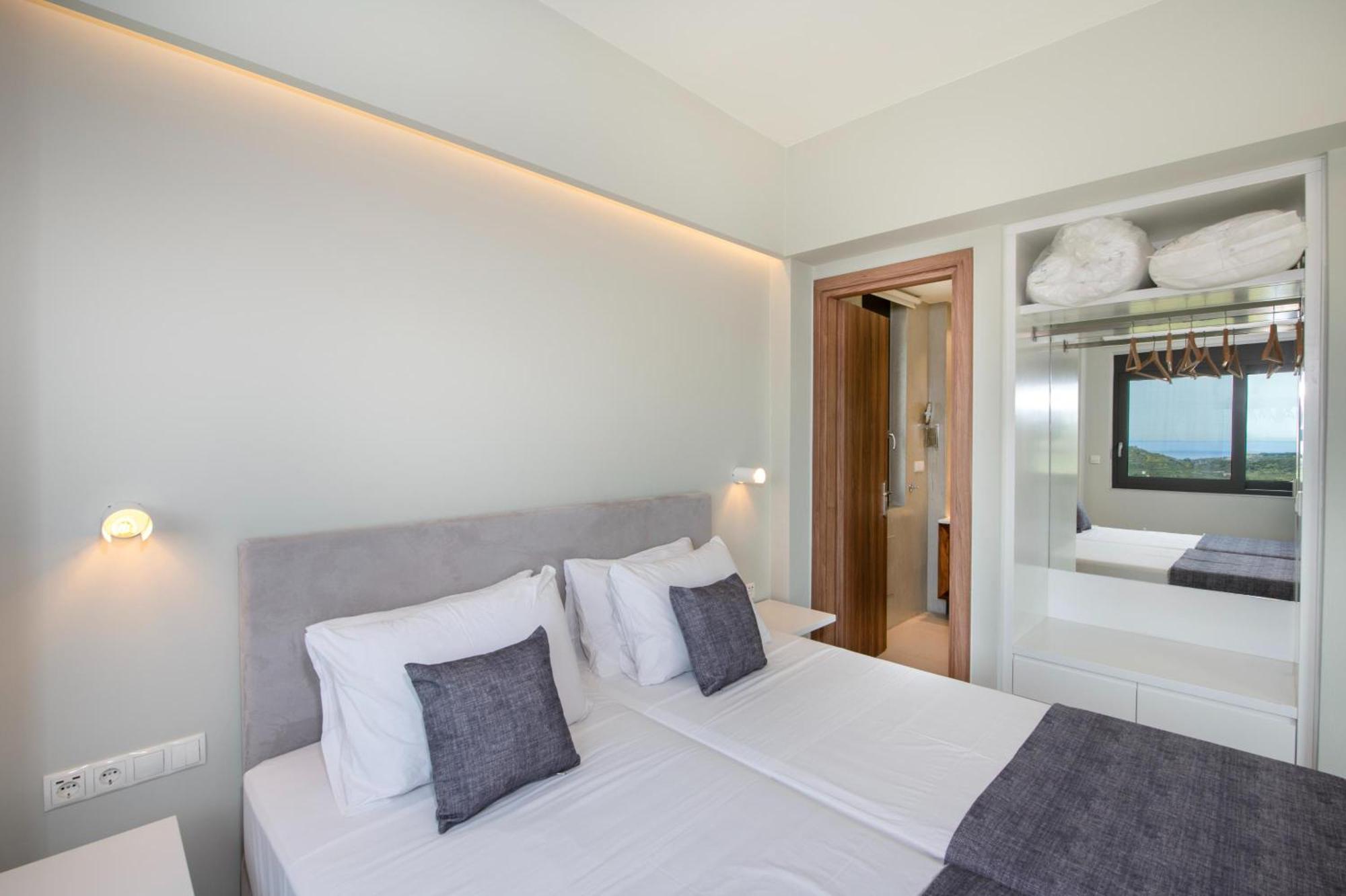 Porti Villas Iraklis Asomatoi Exterior photo